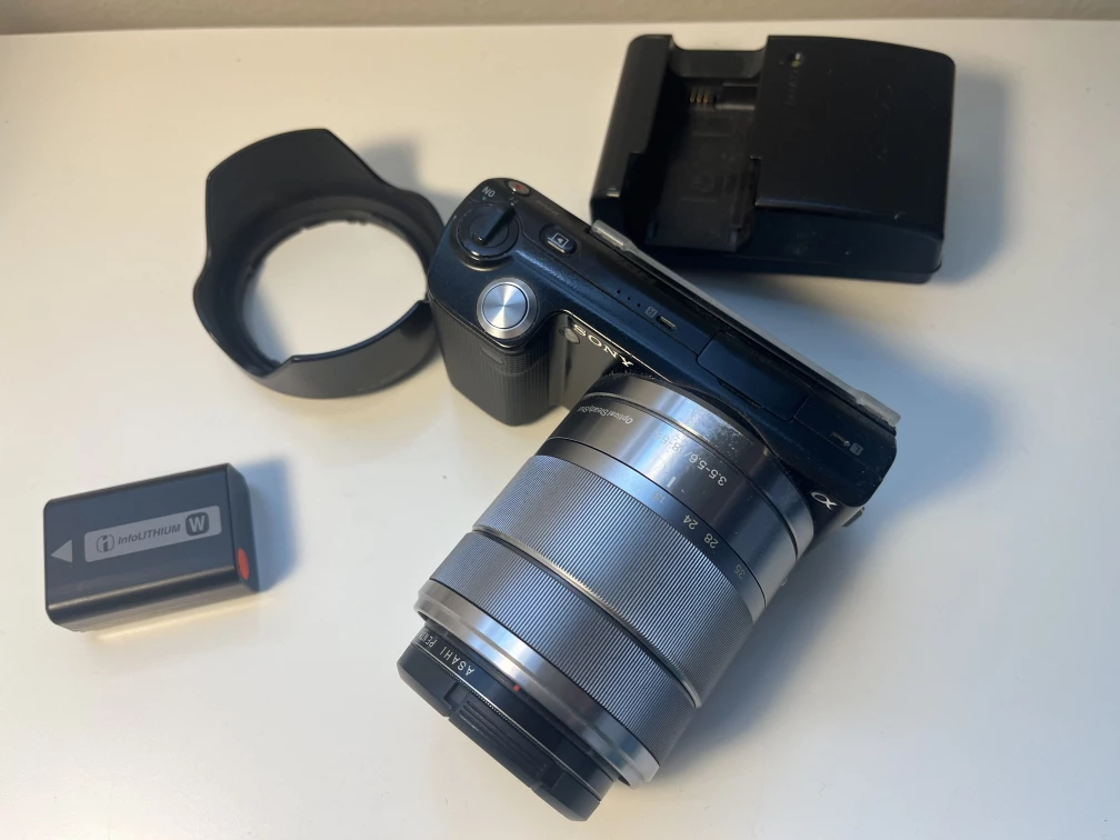 Sony NEX-5 Camera with 18mm-55mm Lens thumbnail