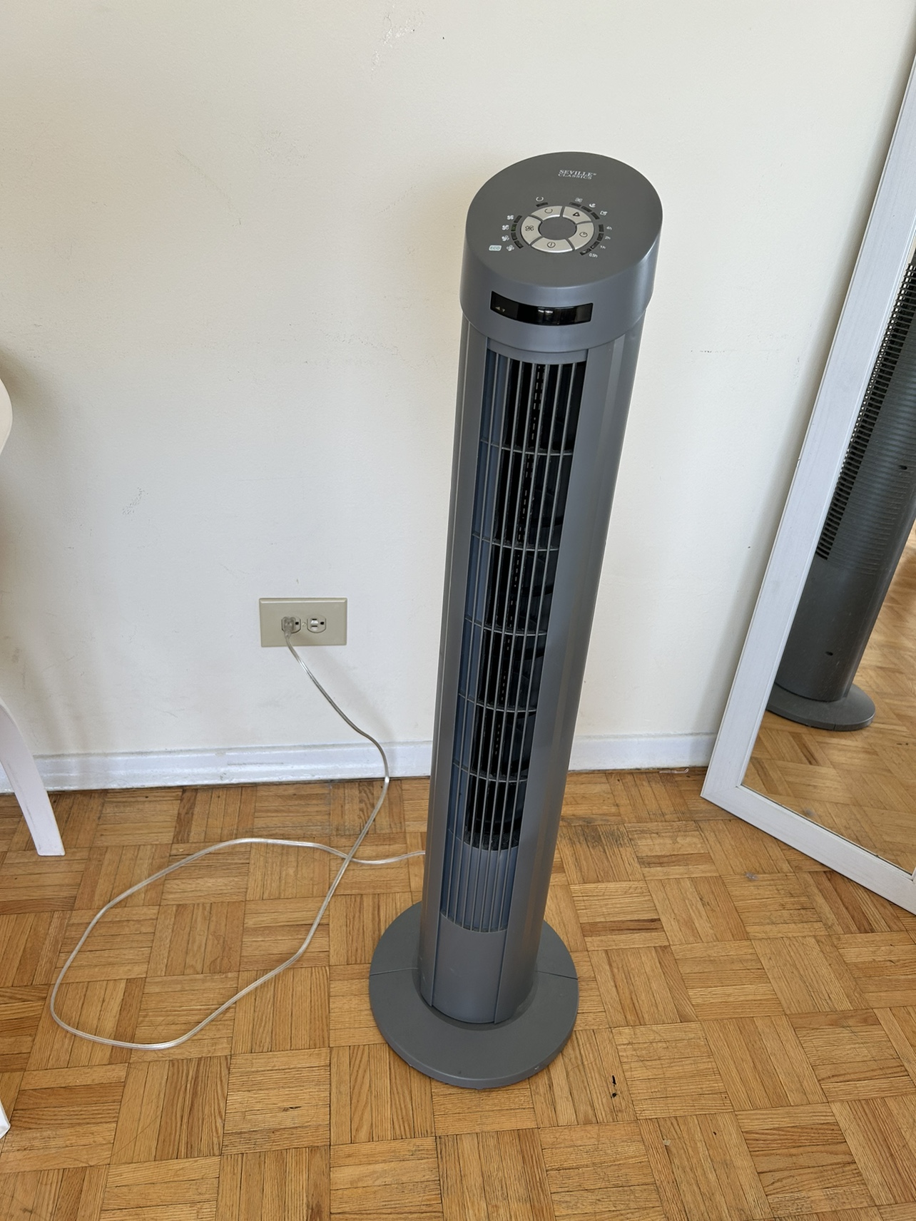 Seville Classics EHF10119P UltraSlimline Tower Fan - photo 3