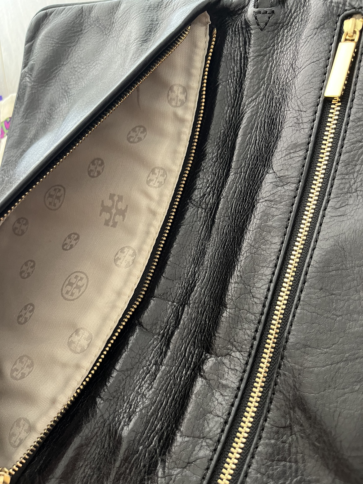 Tory Burch Black Leather Chain Bag image indicator(4)