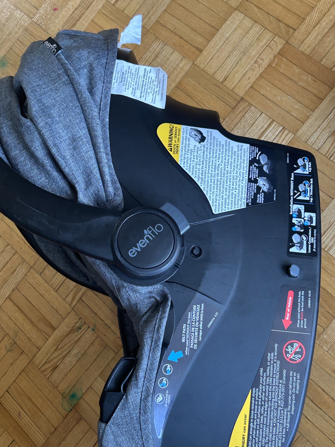 Evenflo Baby car seat with base (like new) - photo 2