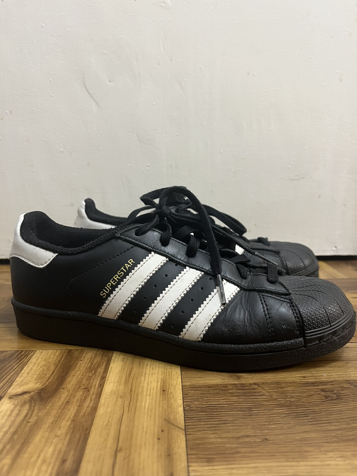 Adidas Superstar Sneakers thumbnail