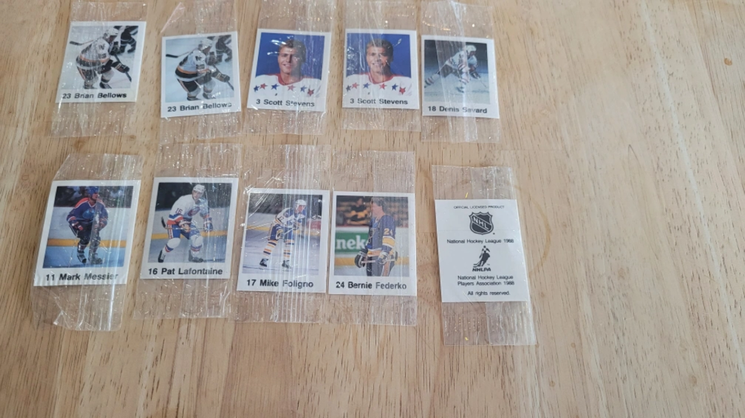 30 assorted Hostess sport/non sport cards image indicator(4)