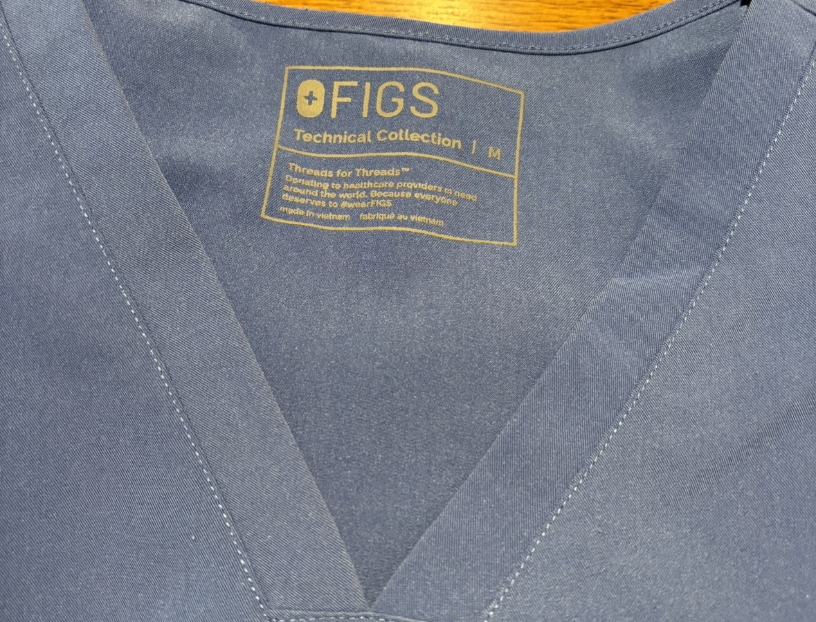 FIGS Women’s Denim Casma Three Pocket Scrub Top thumbnail
