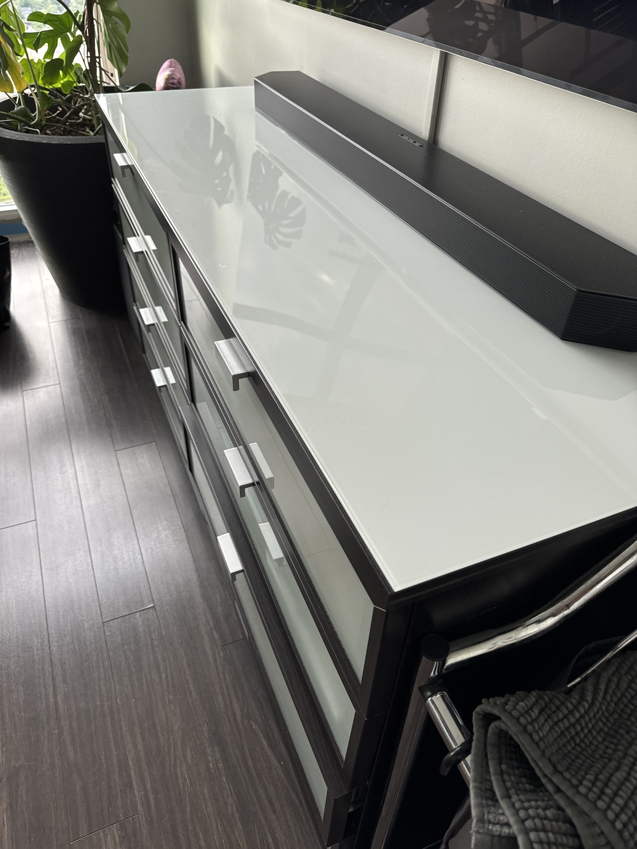 6-Drawer Dresser with Glass Fronts and Top - photo 2