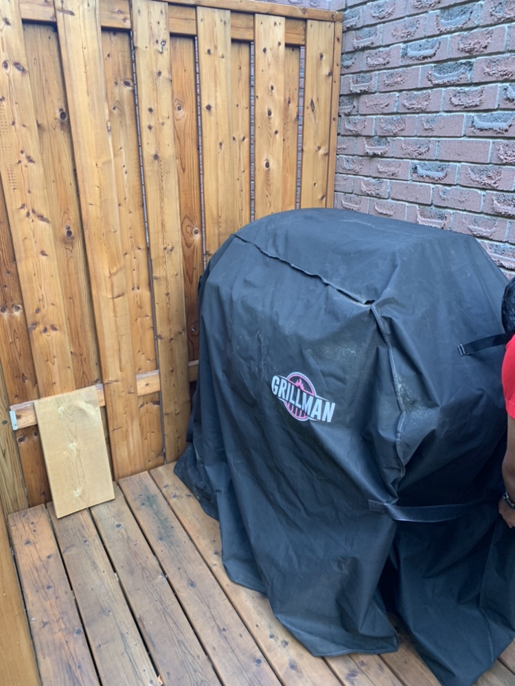 2year old Weber Spirit 3-Burner Propane BBQ - photo 4