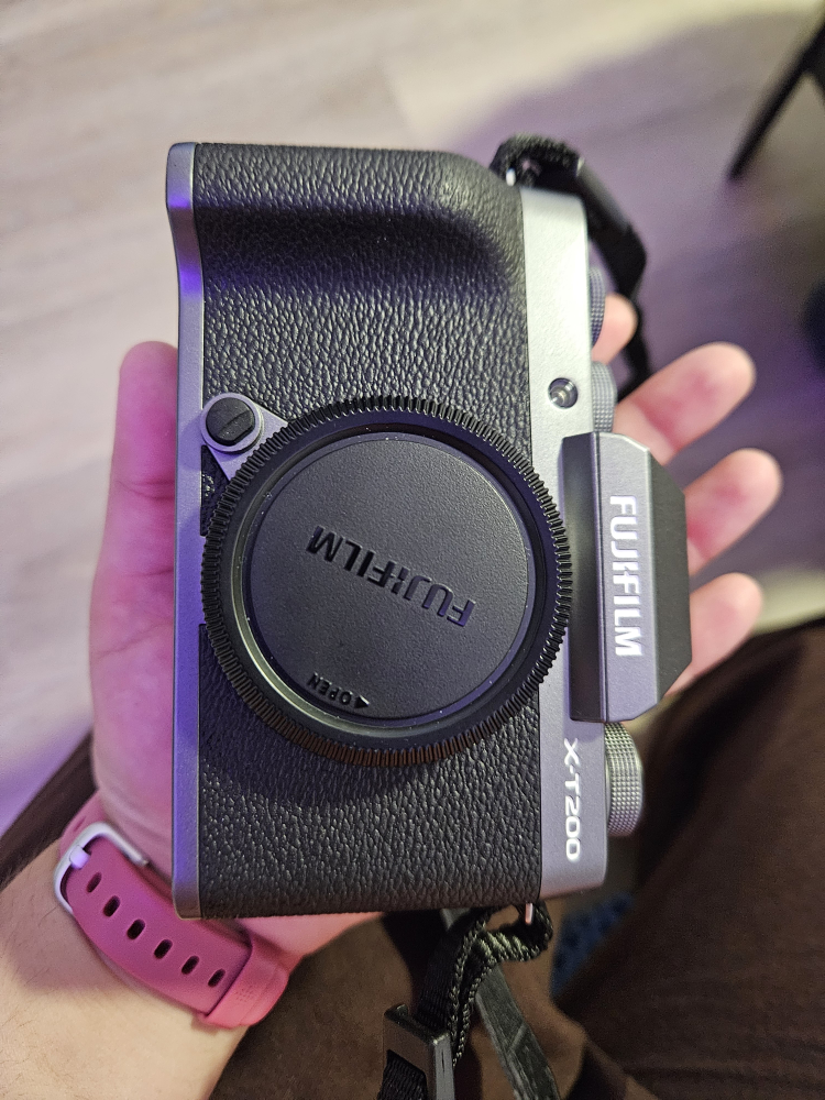 Fujifilm X-T200 Digital Camera + XC15-45 lens thumbnail