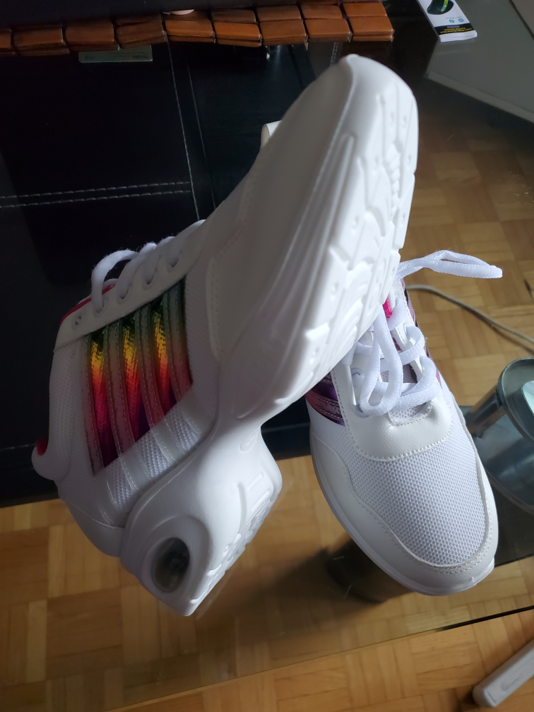 New Modern sneakers - Size 8.5 image indicator(4)