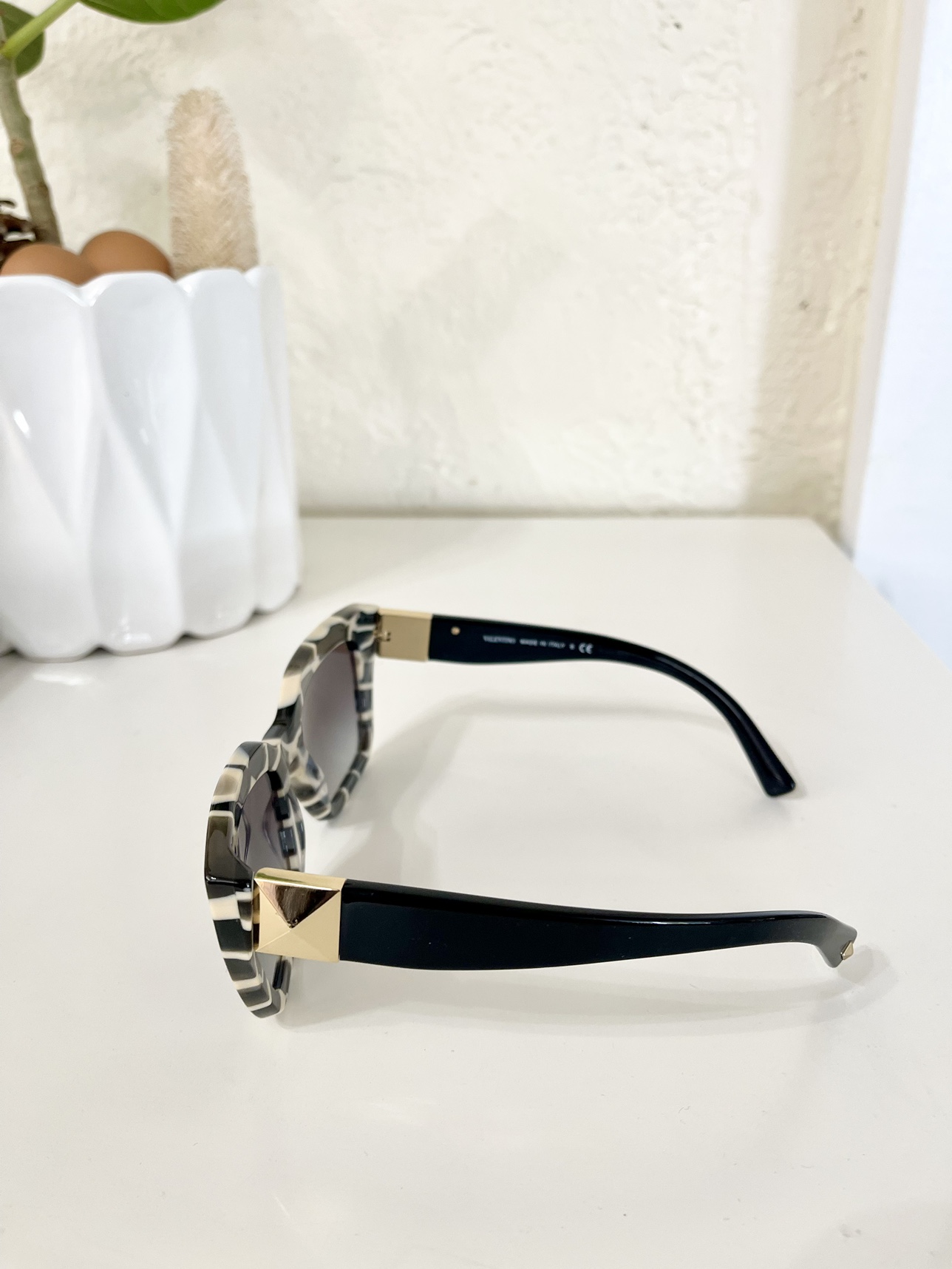 Authentic Valentino Sunglasses image indicator(6)