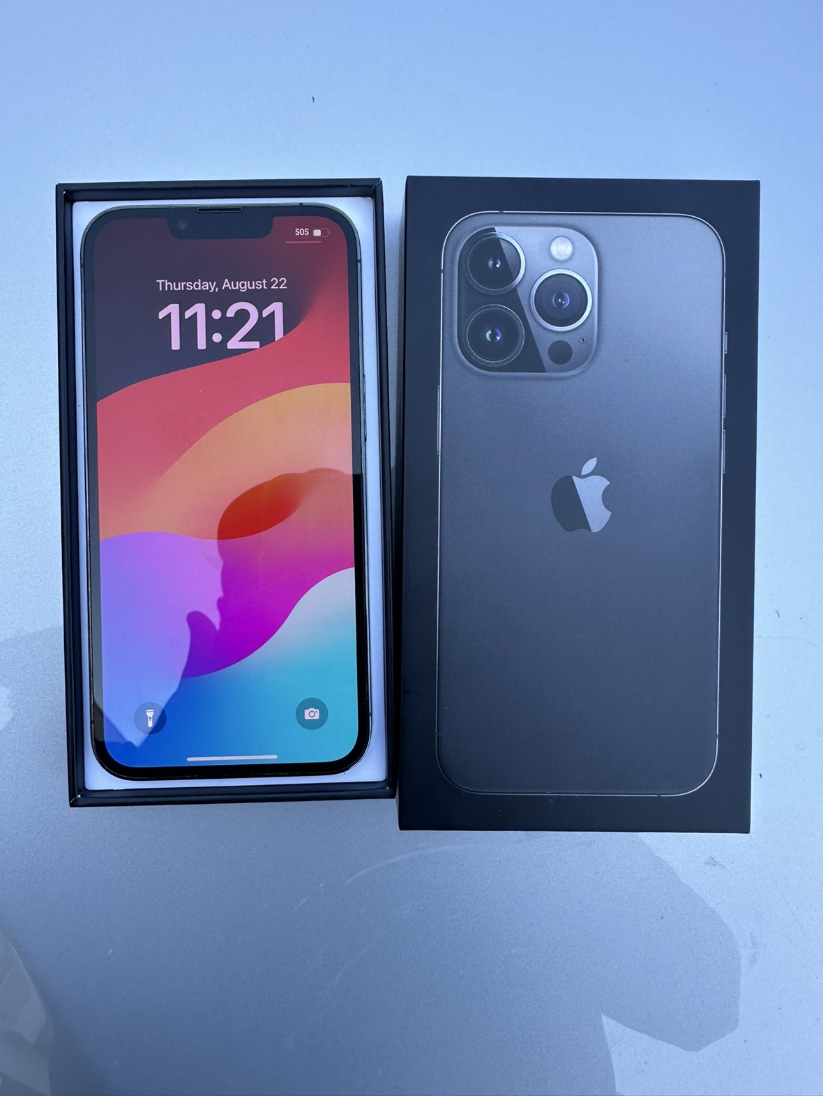 IPHONE 13 PRO 128GB UNLOCKED 10/10 CONDITION $550 FIRM thumbnail