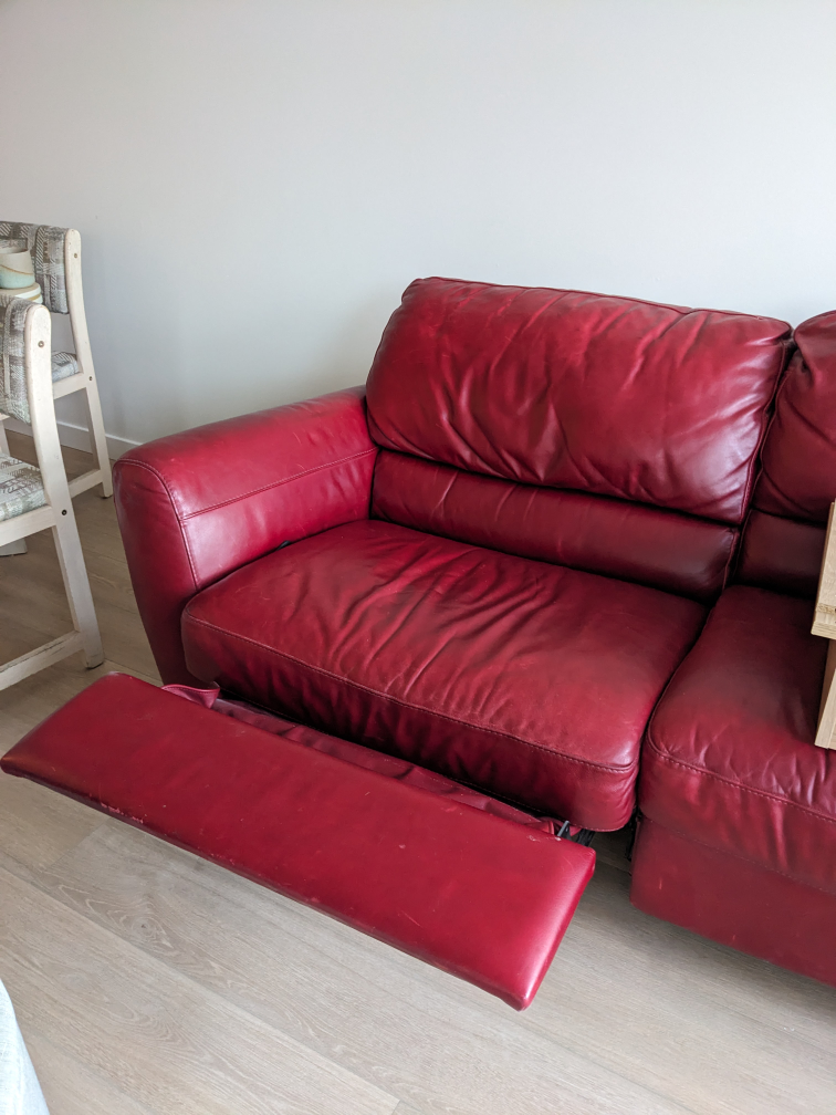 Red leather reclining couch - photo 4