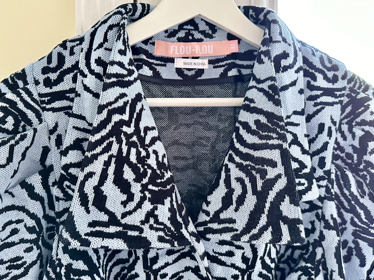 Woman’s sweater image indicator(2)