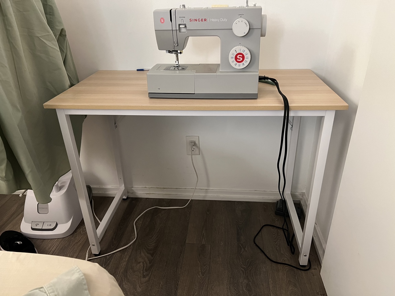 Wood desk in like new condition