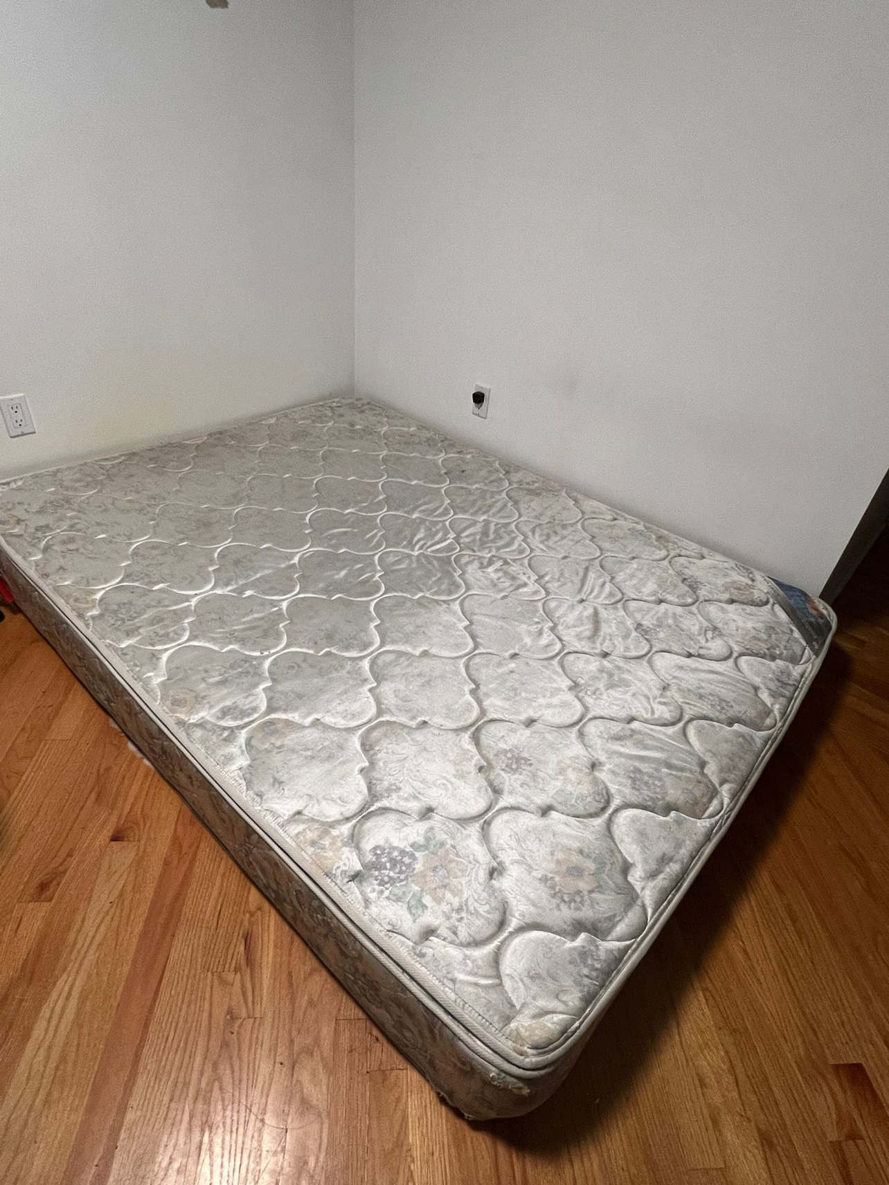 Queen size mattress - photo 4