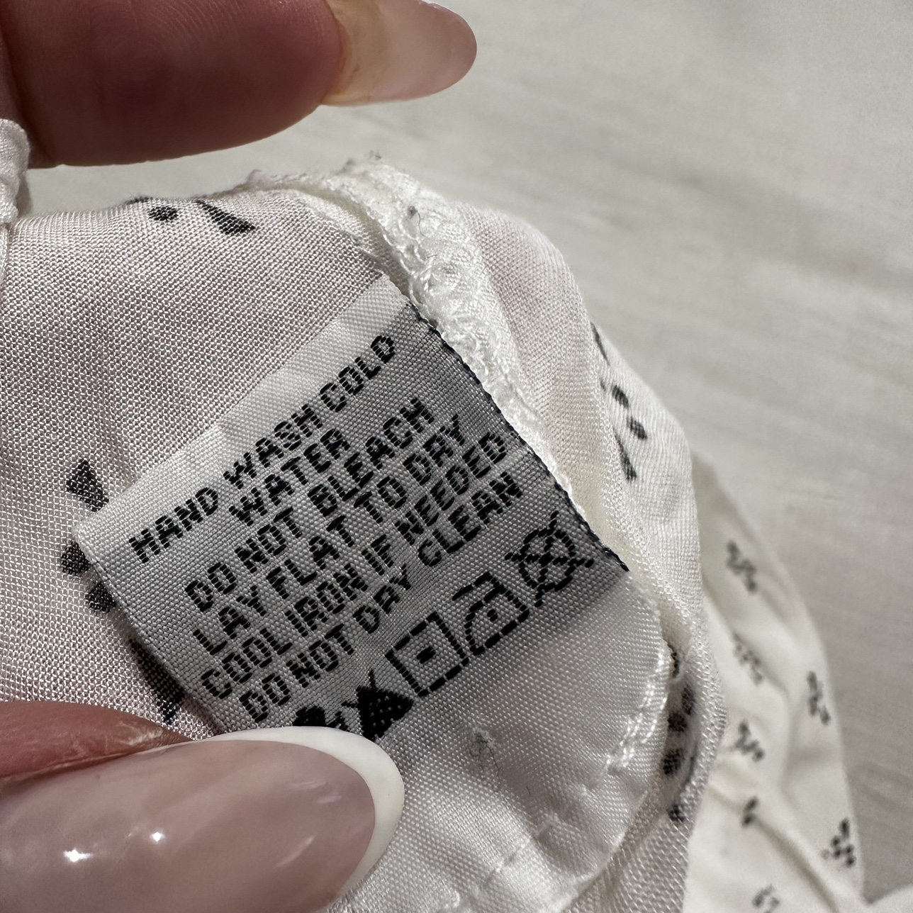 White Printed Sleeveless Blouse image indicator(5)