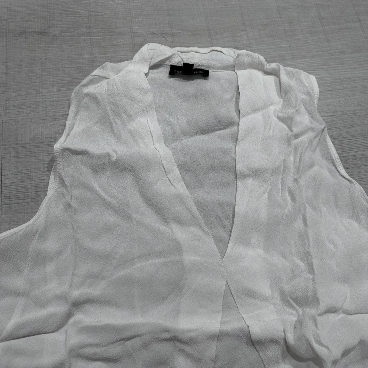 White Sleeveless Blouse image indicator(3)
