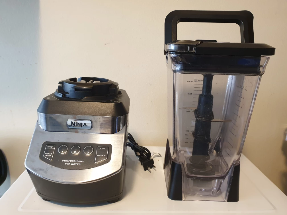 Ninja Professional Blender 900 Watts (Save $100+)