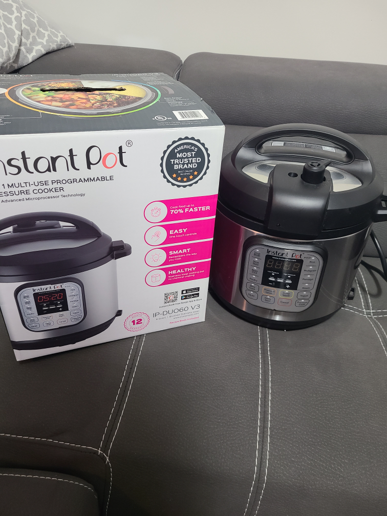 Instant Pot 7-in-1  Multi-Use Programmable Pressure Cooker thumbnail