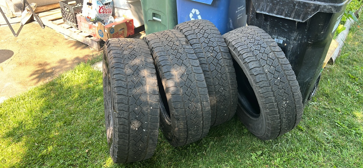 Set of 4 Tires tires - photo 3