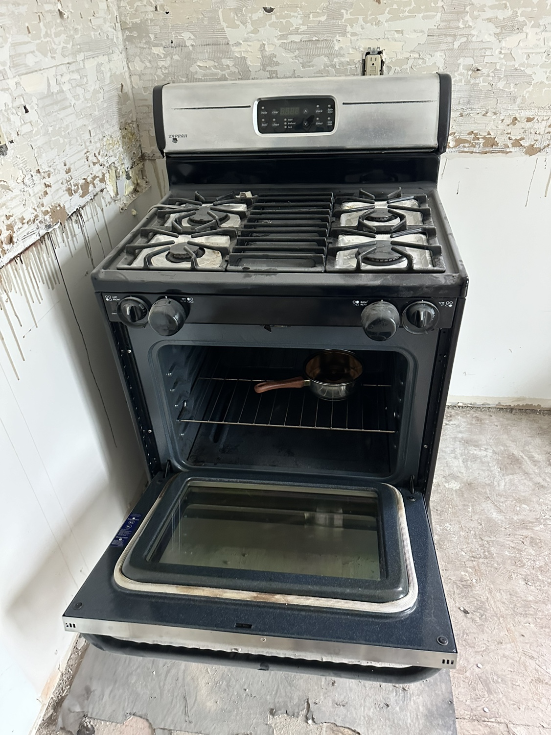 Tappan Gas Range with Vent Hood