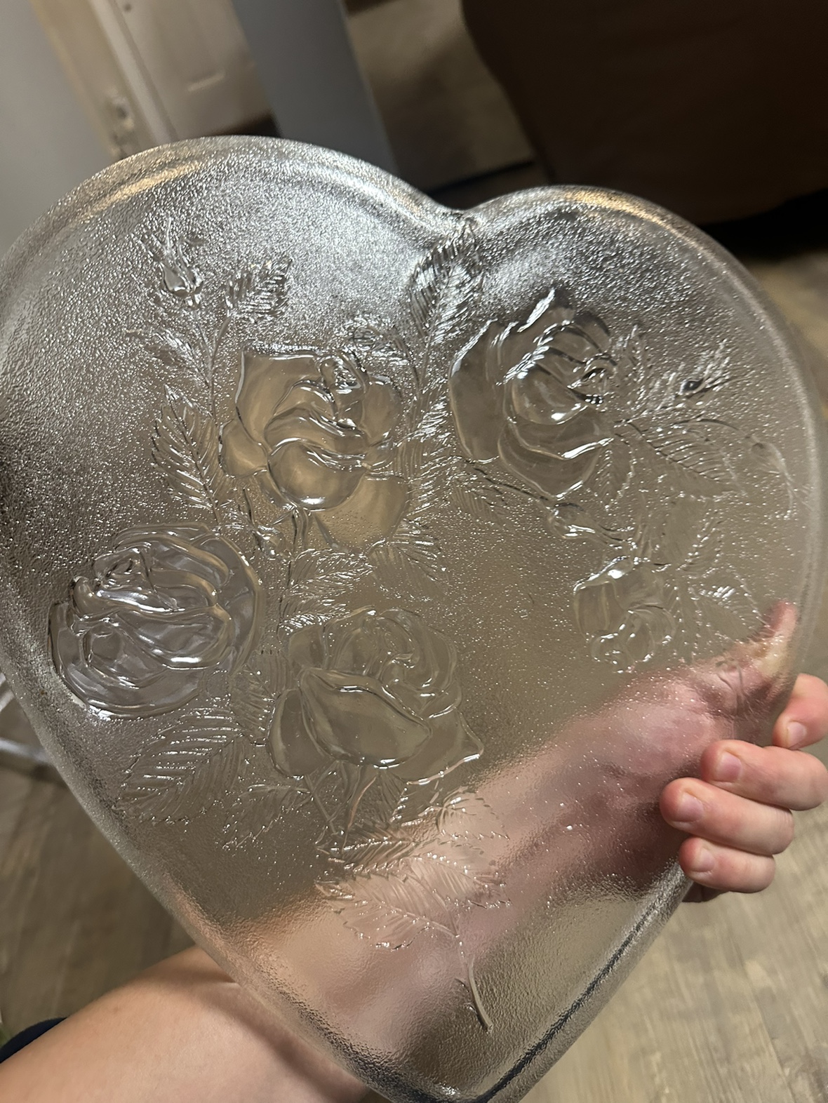 Heart-Shaped Glass Serving Tray image indicator(2)