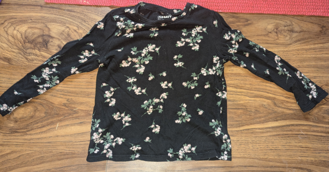 #freecycle  🥕 Old Navy Floral Long Sleeve Shirt image indicator(4)