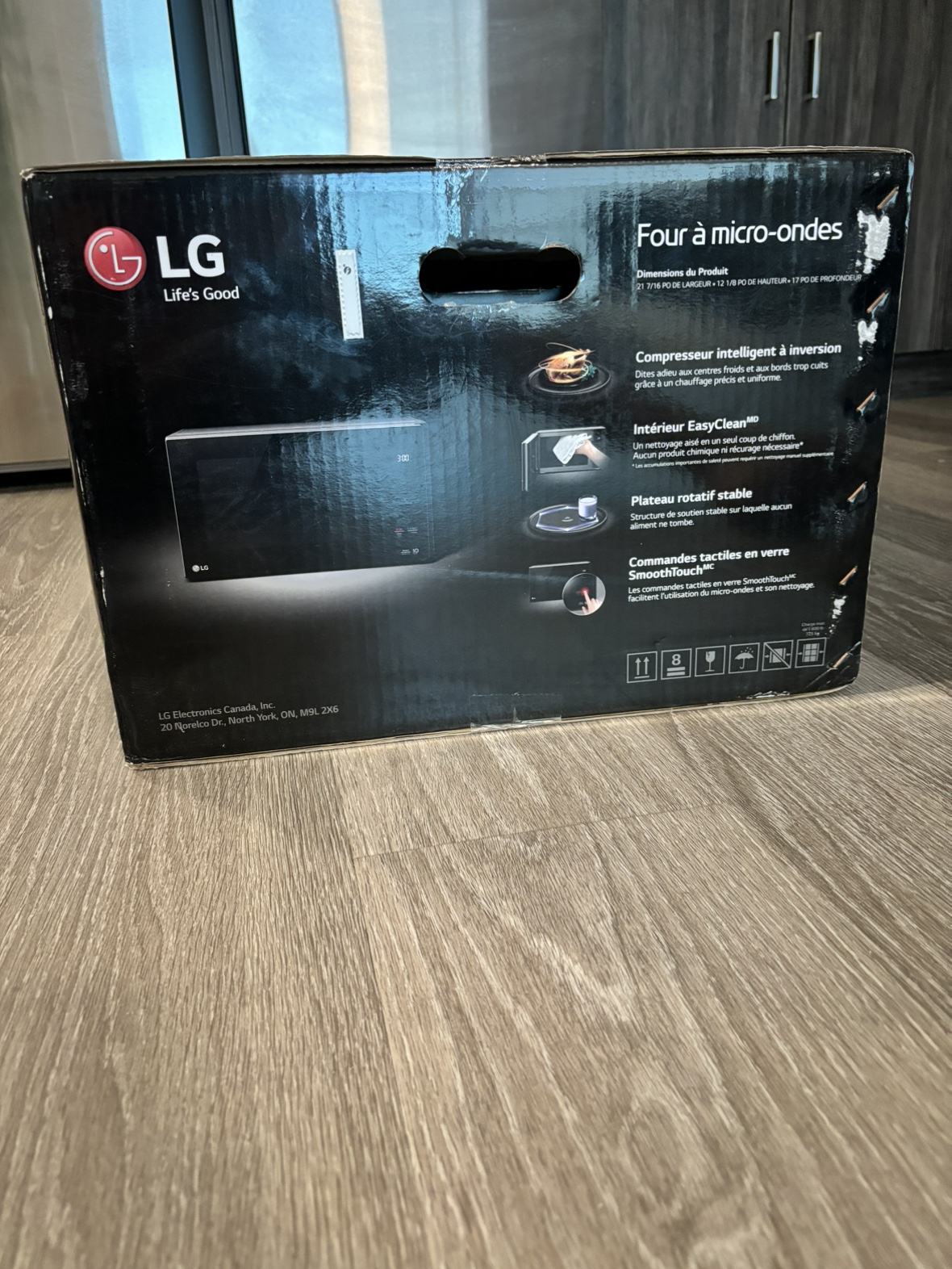 LG Microwave Oven - photo 3