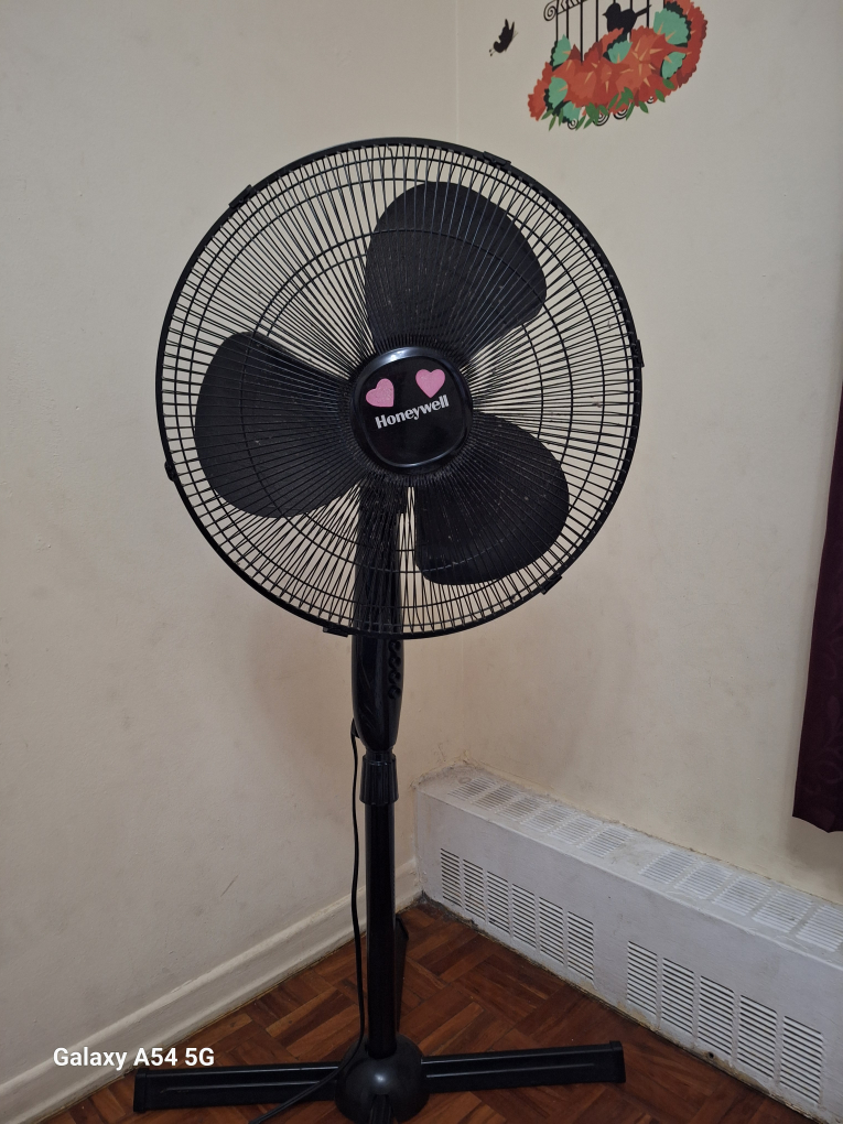 Honeywell standing Fan - photo 2