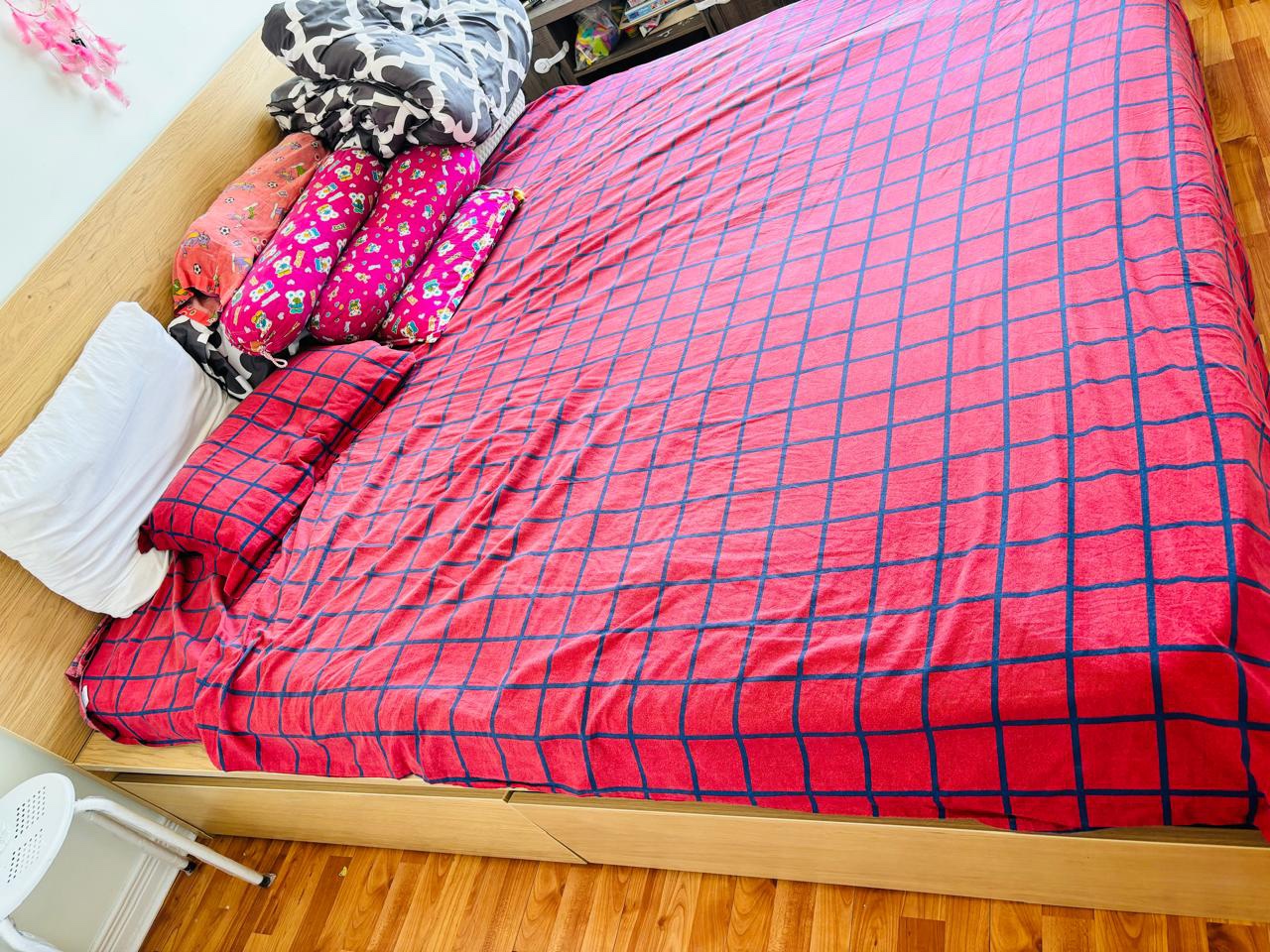 Move out sale urgent!IKEA MALM King Size  Bedframe with Storage - photo 5
