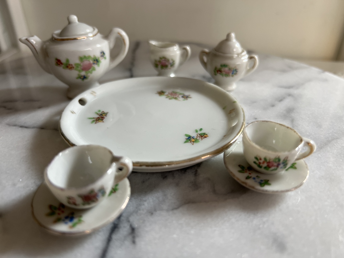 Vintage Miniature Tea Set Japan porcelain image indicator(4)