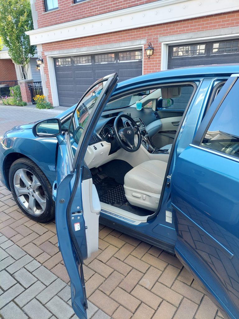 2009 Toyota Venza AWD 3.5L V6  excellent condition - photo 5