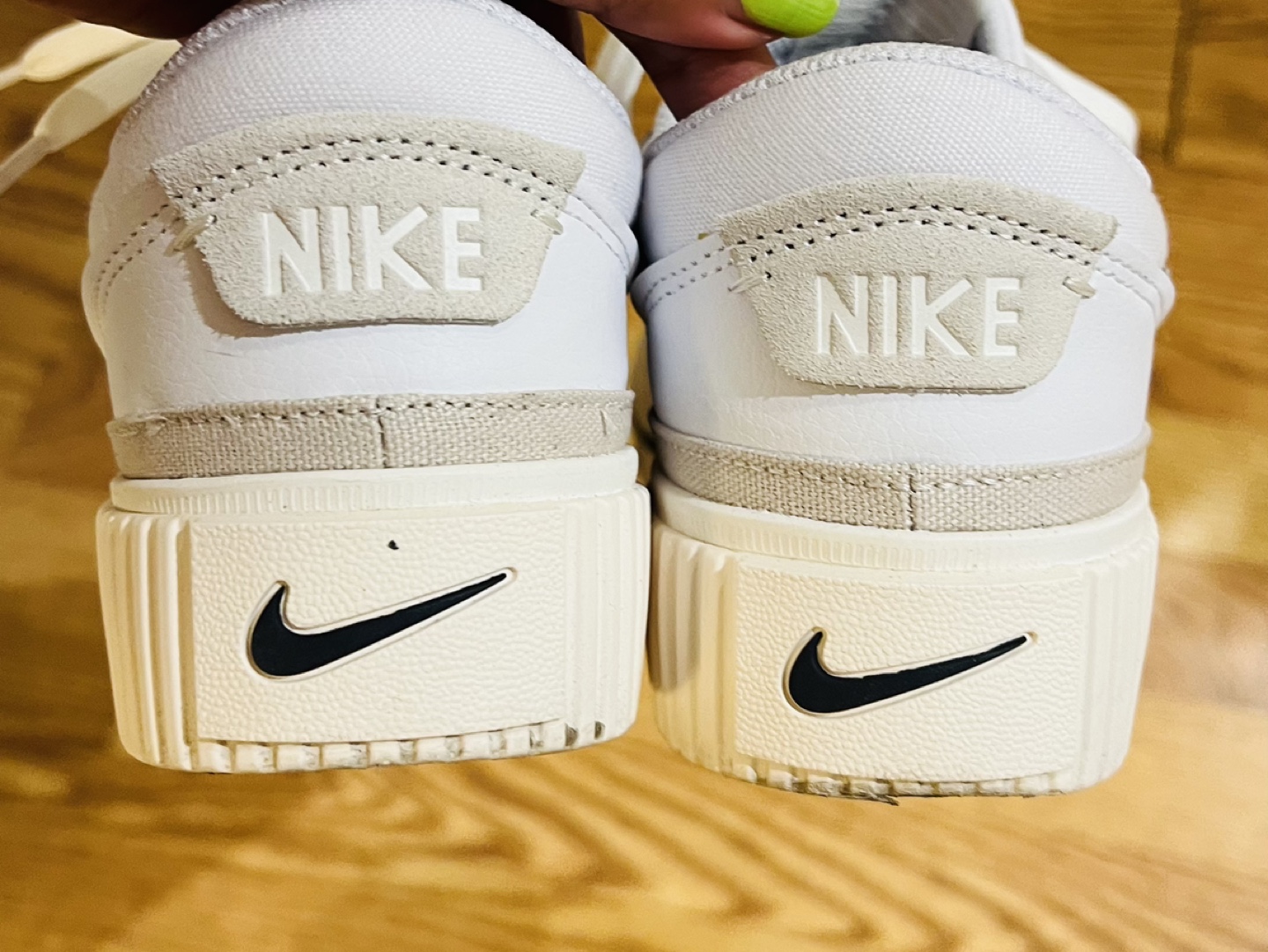 Women's nike sneaker 8.5 image indicator(8)