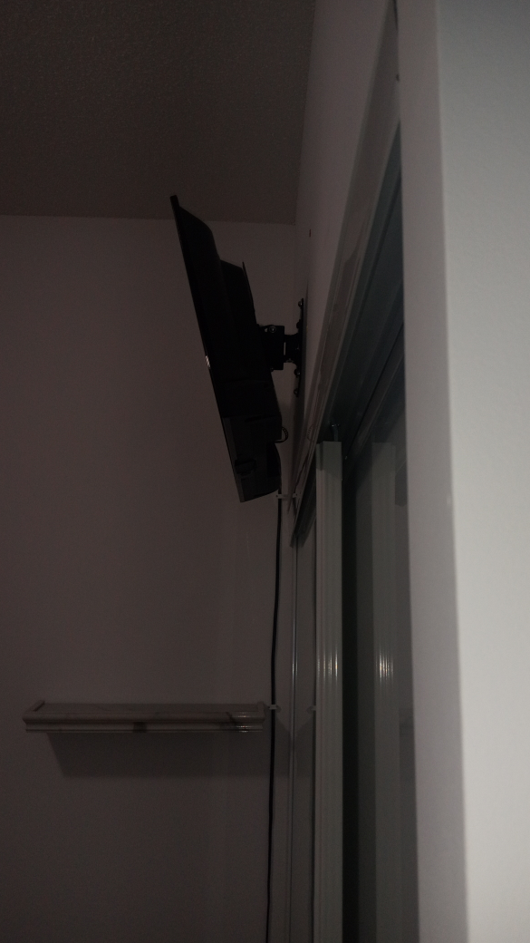 24 inch Smart TV - With bracket included image indicator(2)