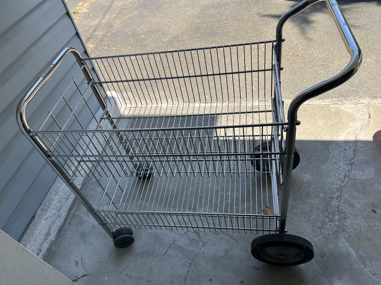 Large wire shopping Cart. - photo 2