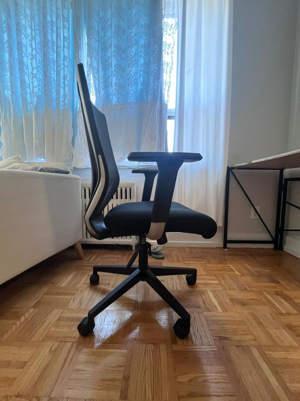 Black Mesh Office Chair - photo 2