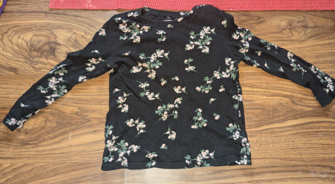 #freecycle  🥕 Old Navy Floral Long Sleeve Shirt image indicator(5)