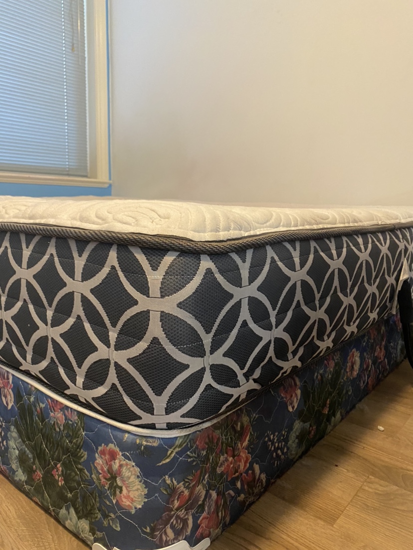 Queen Mattress+  spring box (Aug 23rd Move out sale‼️) - photo 4