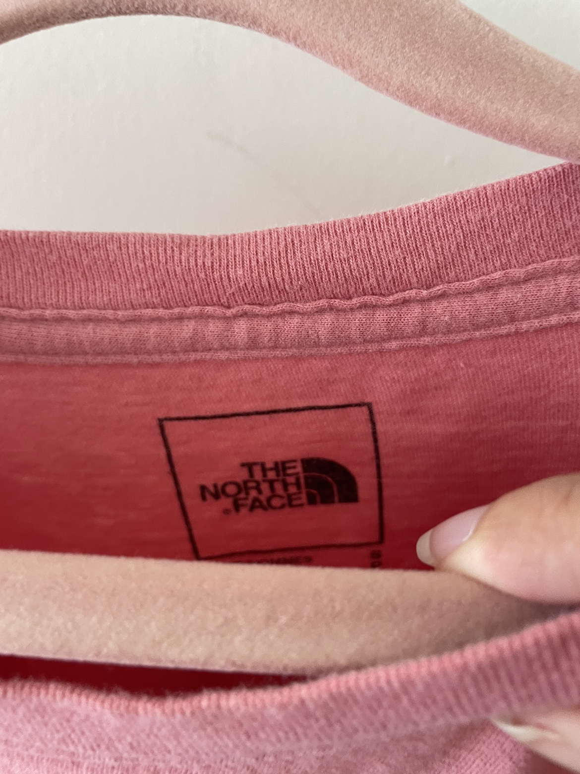 Pink North face t shirt - photo 2
