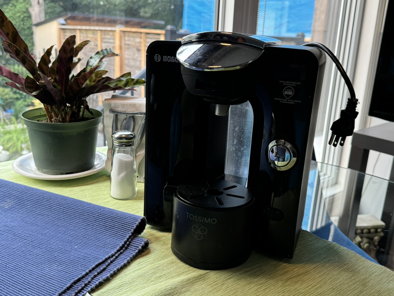 Coffee machine for Tassimo pods - photo 2