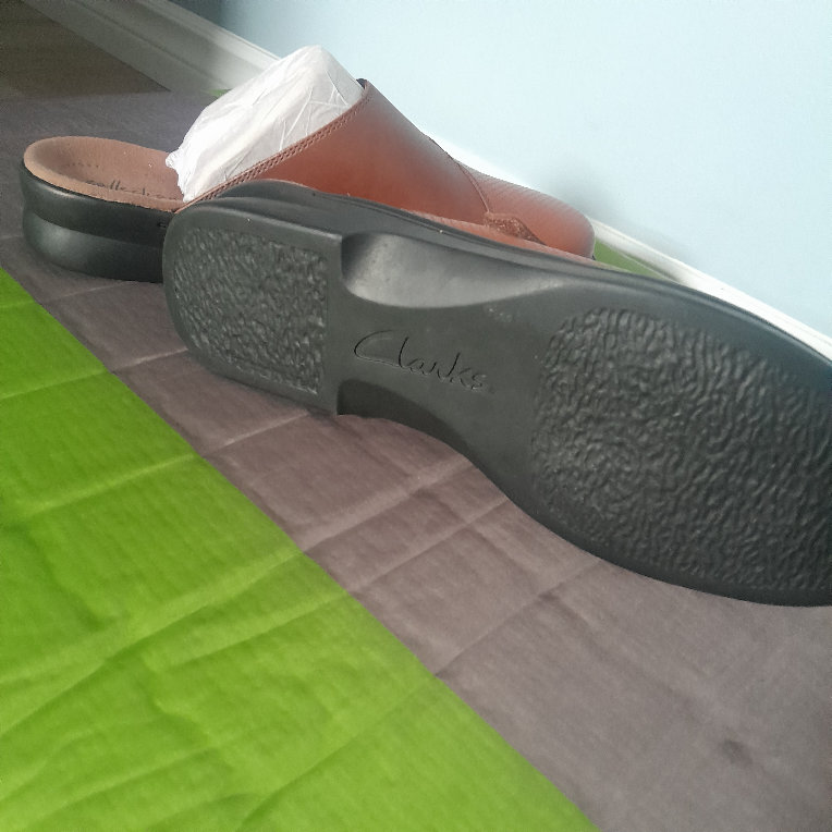 Clarks Women's clog image indicator(2)