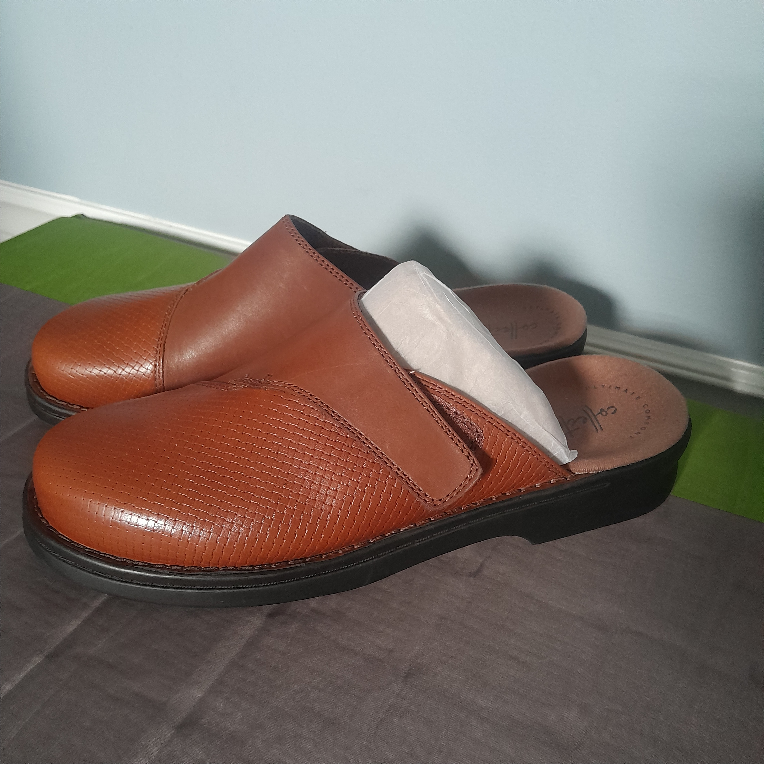 Clarks Women's clog image indicator(3)