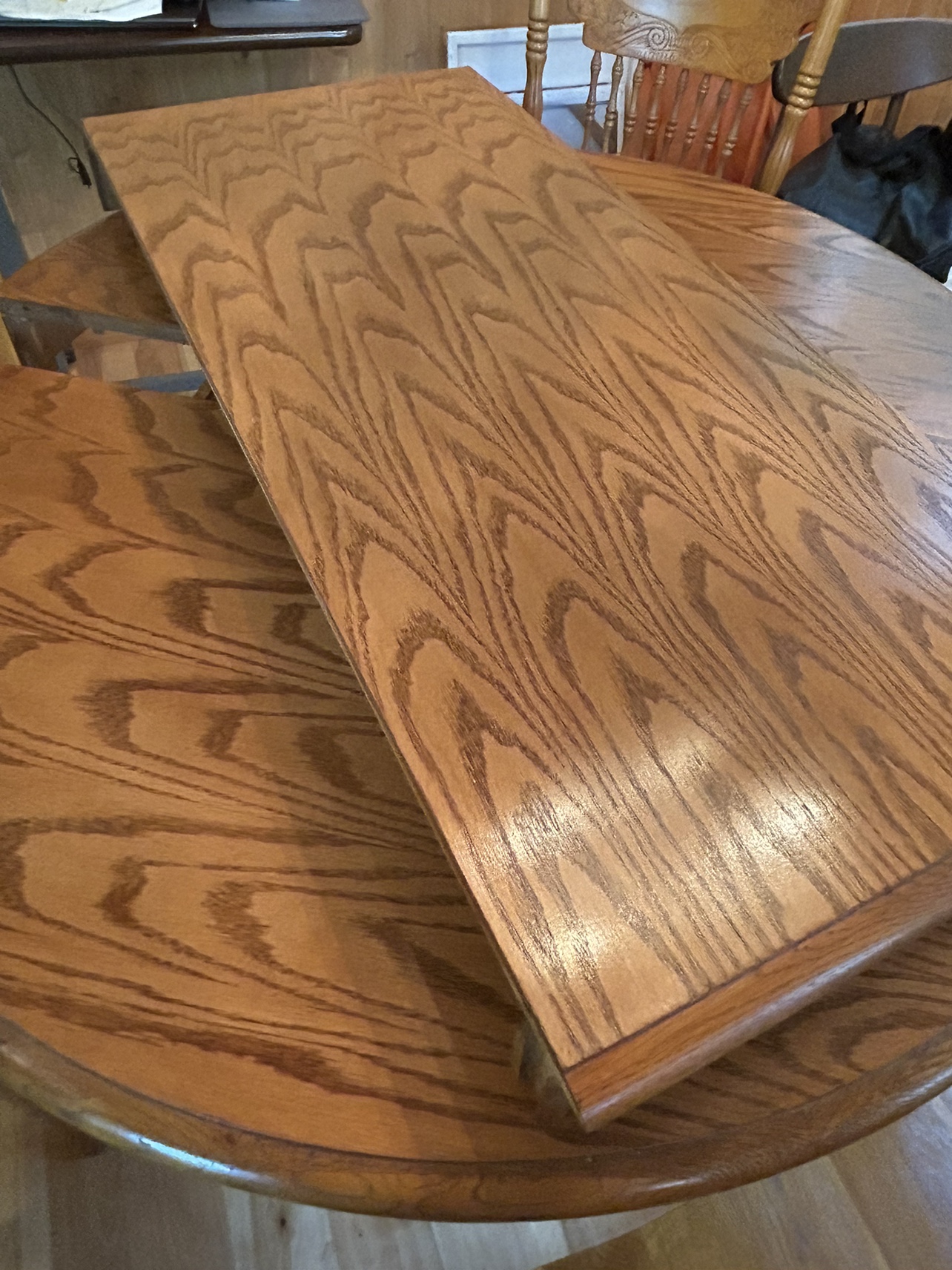 Solid wood gorgeous dining table 4 chairs and leaf - photo 3