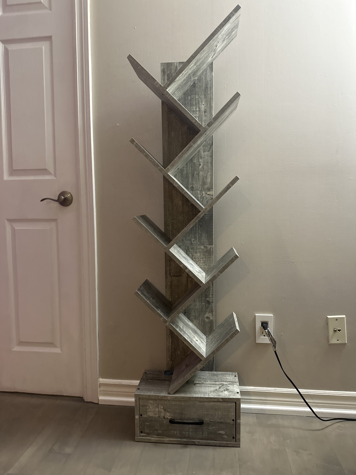 Light gray bookshelf thumbnail