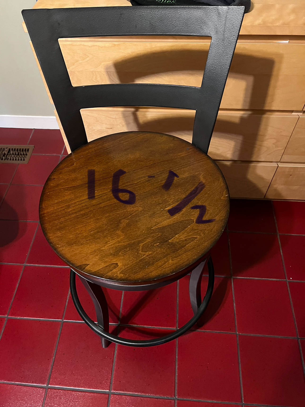 Spinning Bar Stool image indicator(3)