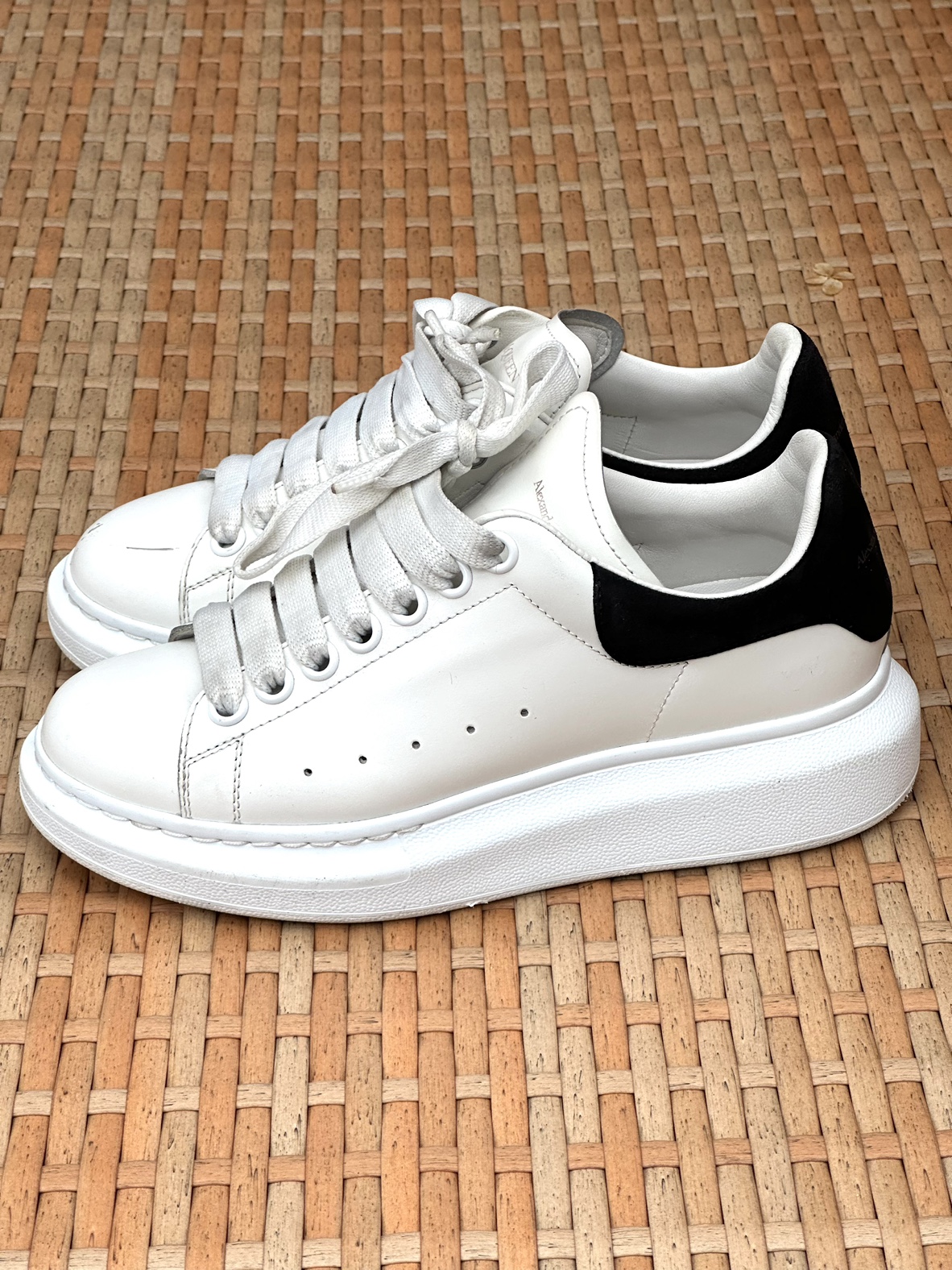 ALEXANDER MCQUEEN Leather Sneakers image indicator(2)
