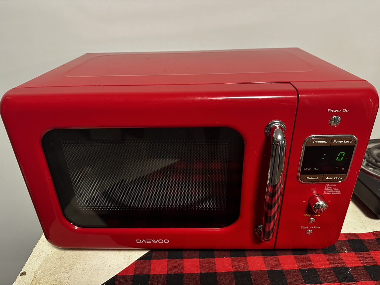 Red vintage look “Daewoo” Microwave - photo 2