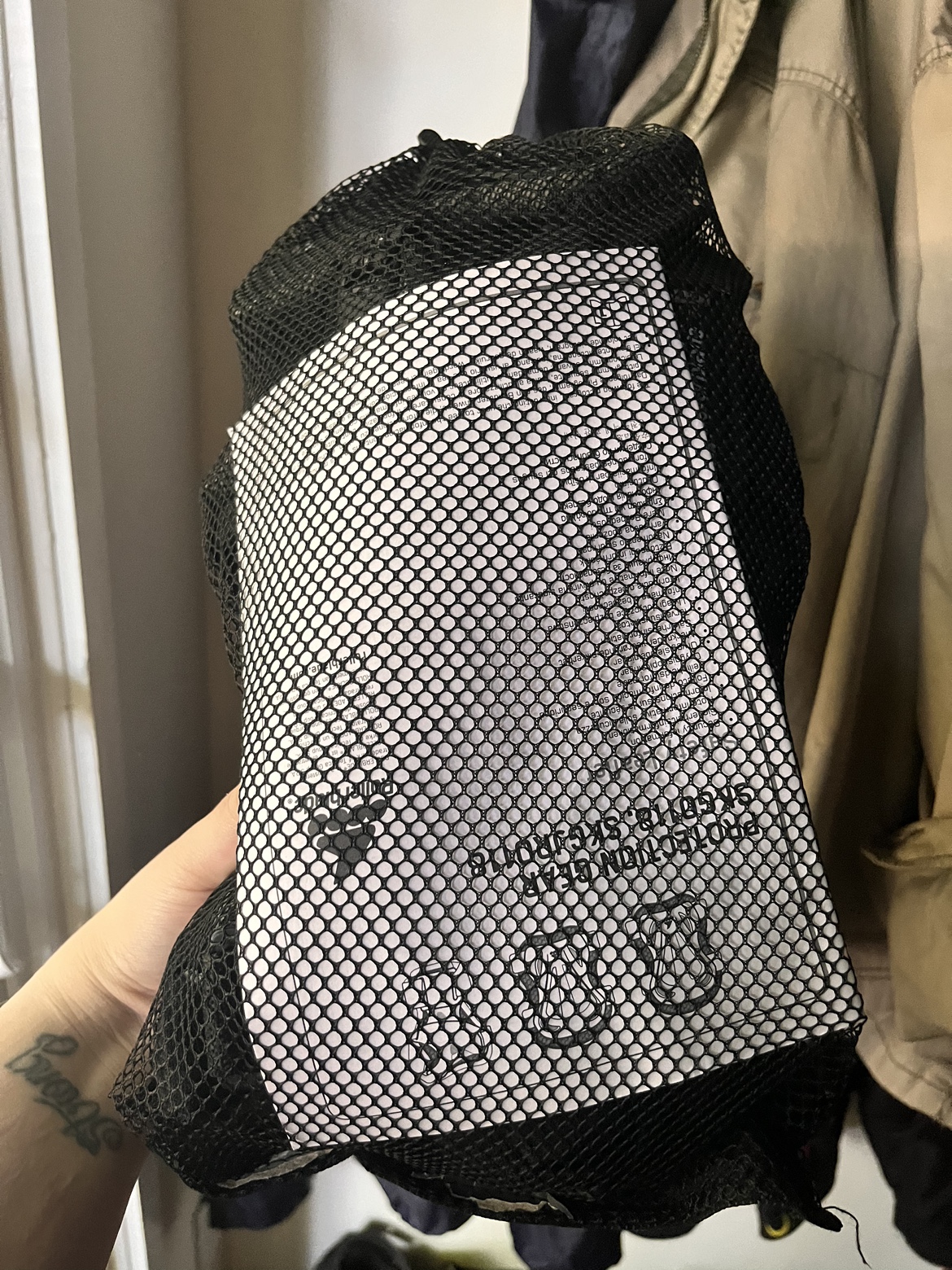 Black knee, hand and elbow pads for women