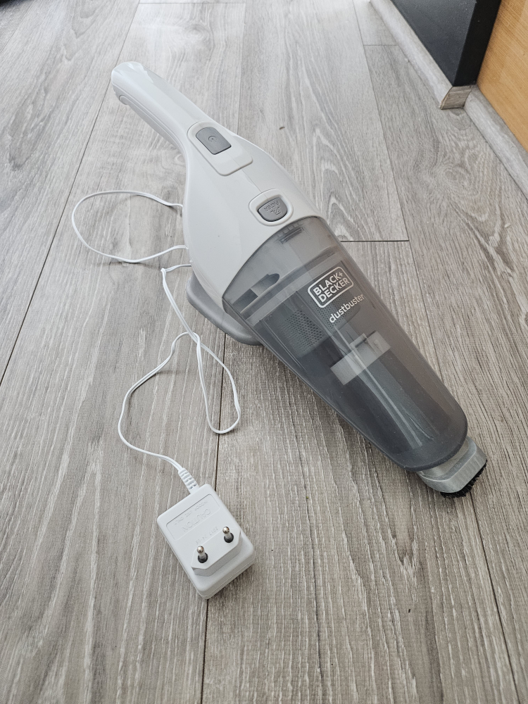 BLACK+DECKER Mini vacuum cleaner (EU PLUG - REQUIRES ADAPTER) - photo 2
