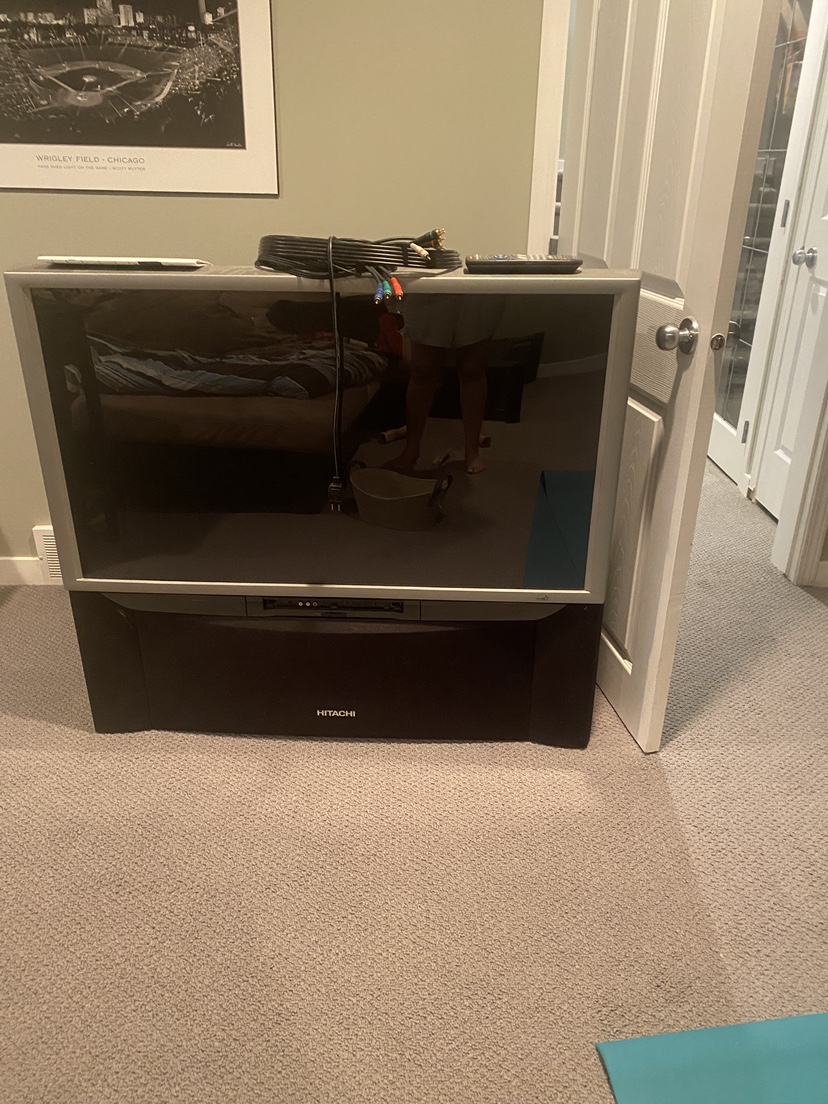 Hitachi 36" CRT Television with stand - photo 2