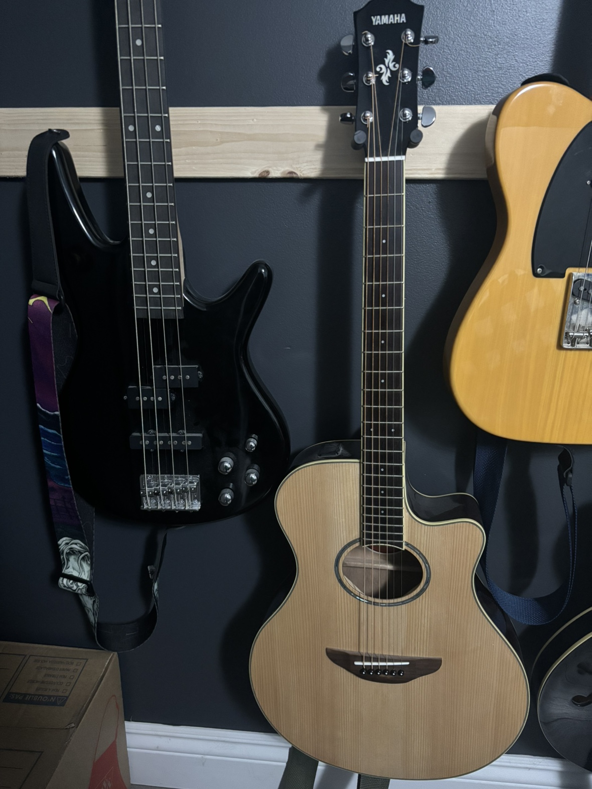 Yamaha APX600 Acoustic-Electric Guitar