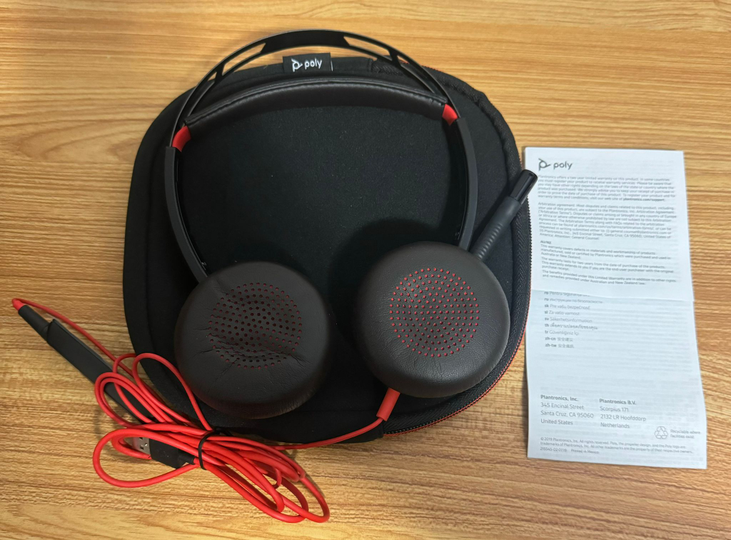 Poly Voyager Focus UC Headphones & Mic thumbnail
